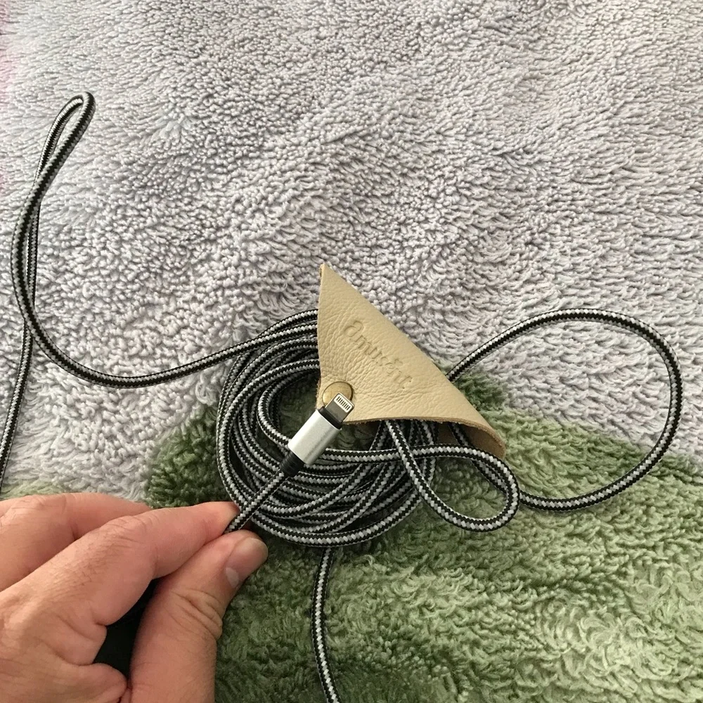 Teka AC Adapter + iPhone Lightning Cable + Leather Cord Organizer
